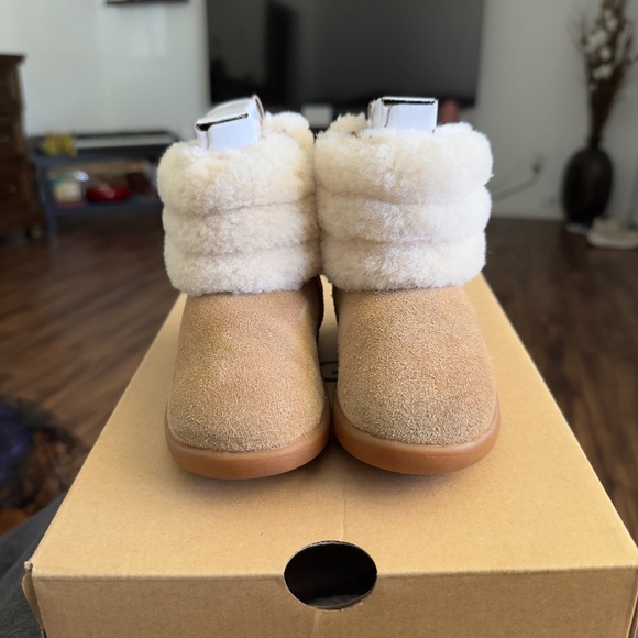 UGG Boots Size 8 - Picture 8 of 9